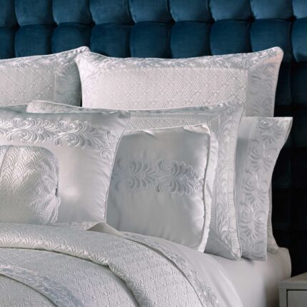 J Queen New York Becco