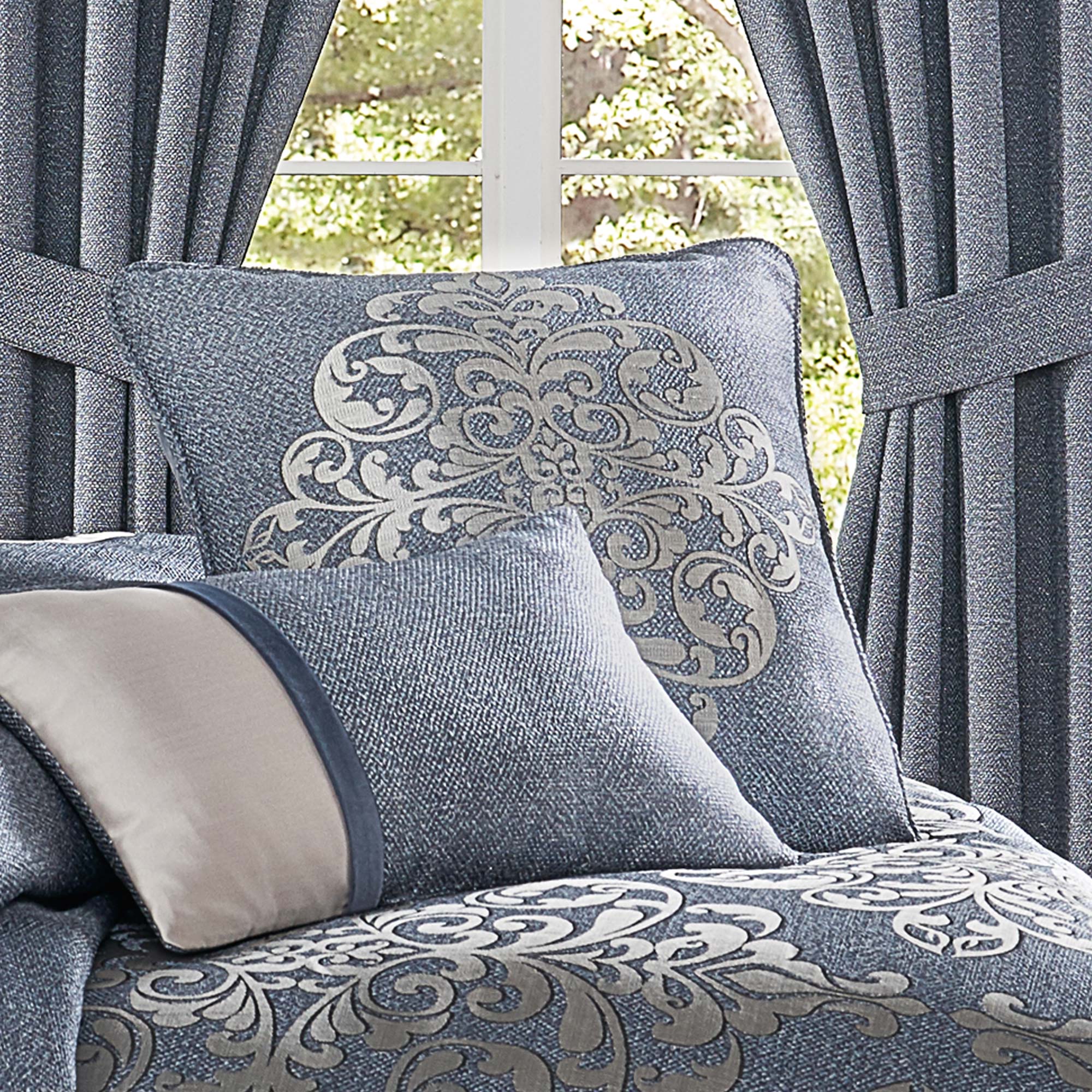 richmond-20-square-decorative-throw-pillow-3