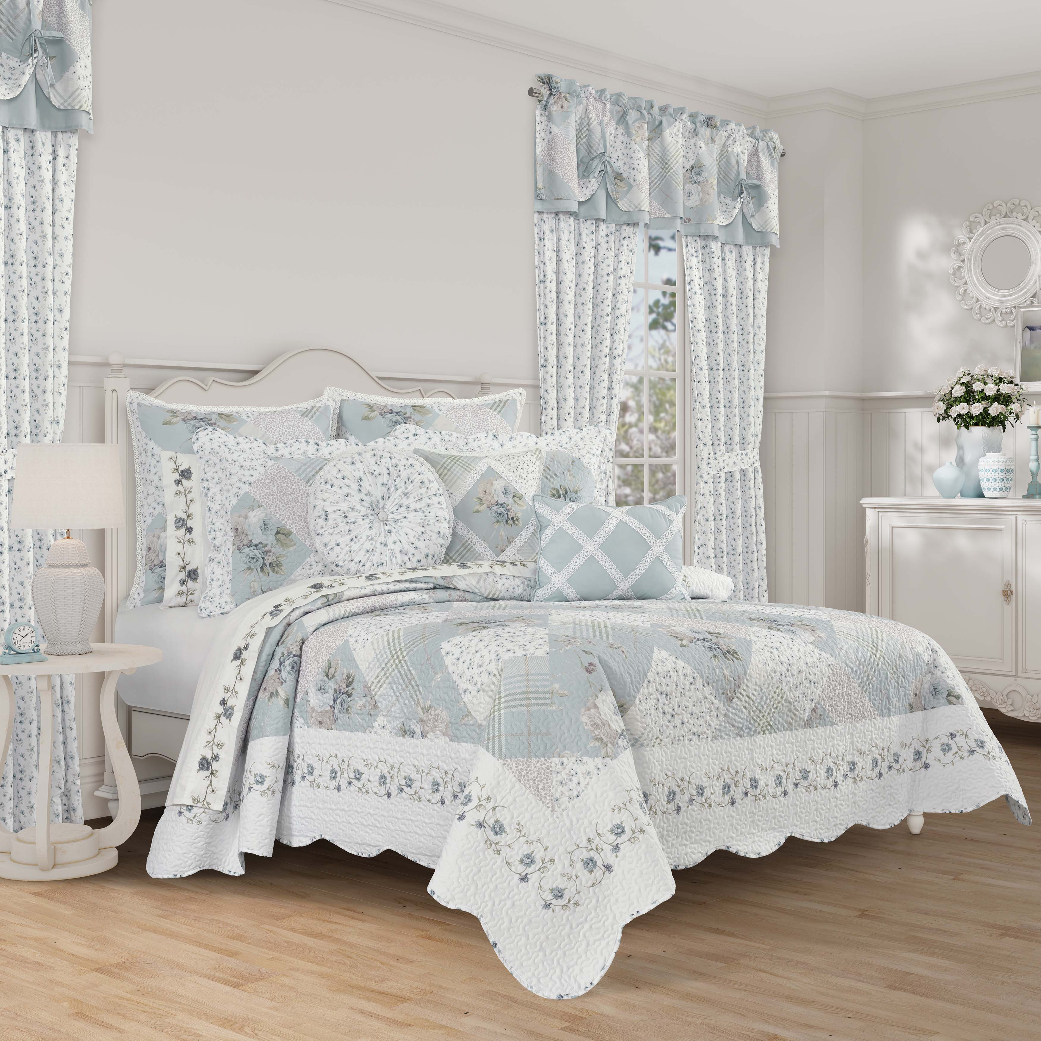 BungalowSpa3PieceQuiltSet-1_28417153-9968-4420-aad7-12b09c66cba9