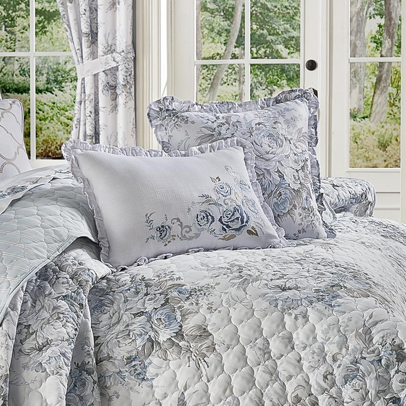 Estelle_Blue_3-Piece_Quilt_Set1_b908477d-0d17-45f5-ae5e-6ee113068577