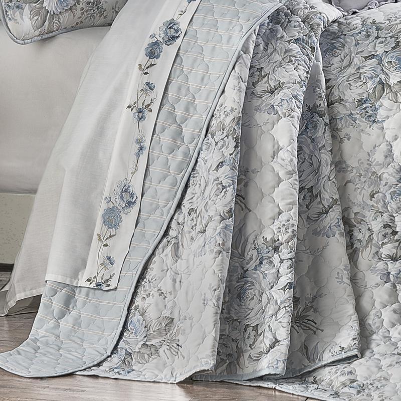 Estelle_Blue_3-Piece_Quilt_Set2_bf489def-b9bf-4d93-8384-2e7f3ca5df63